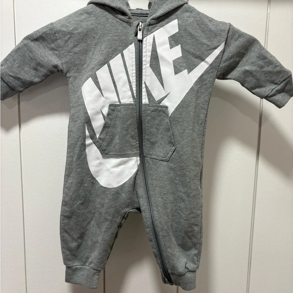 Nike Baby Toddler Gray Logo Swoosh Jumpsuit Zip Close Outfit One-Piece Size 6M